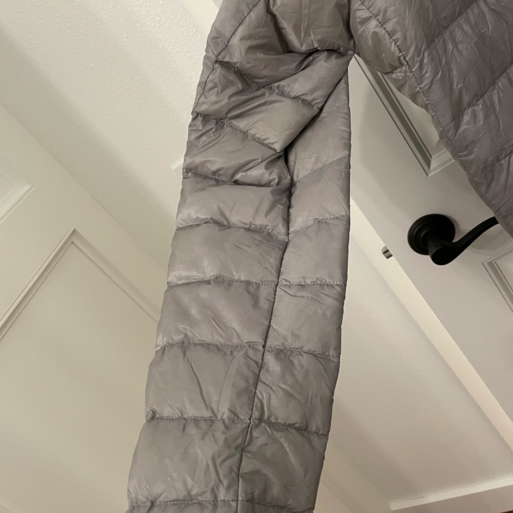 Uniqlo Ultra Light Down Jacket - Picture 8 of 9